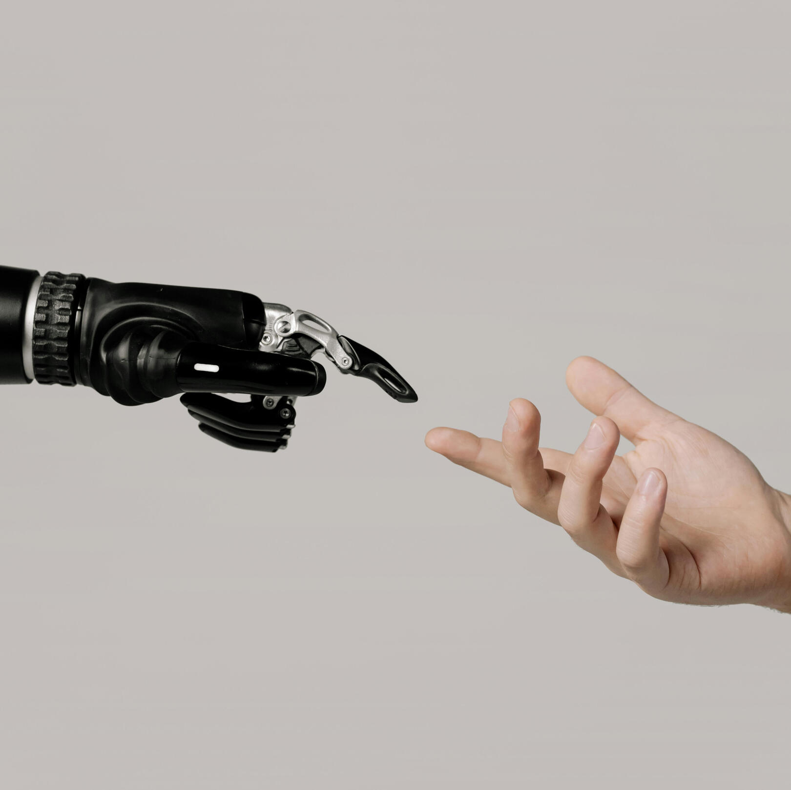 AI chatbot instantly responding to real estate leads and booking appointments automatically.